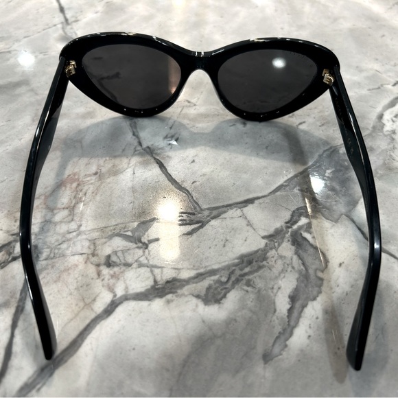 Authentic GUCCI Cat-Eye Sunglasses🖤 - Picture 8 of 12